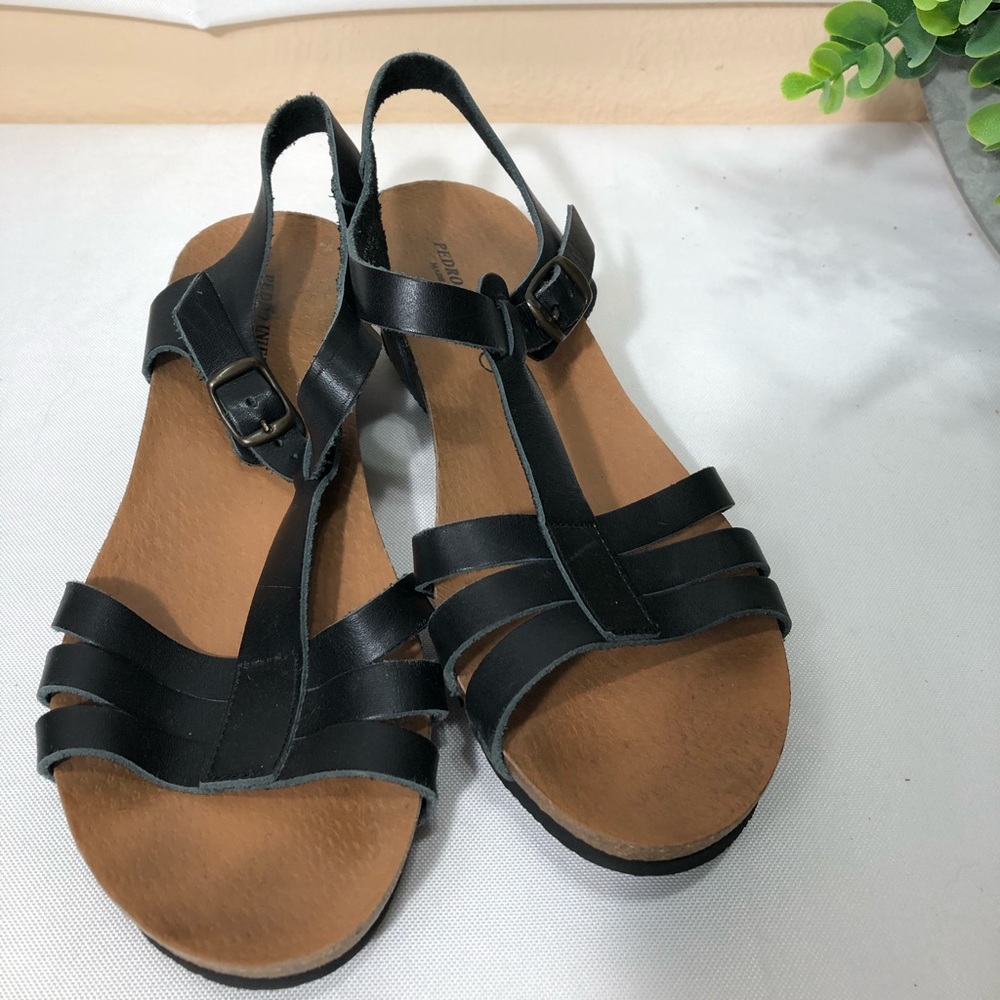 NWOT Pedro Iniesta Black T-Strap Sandals